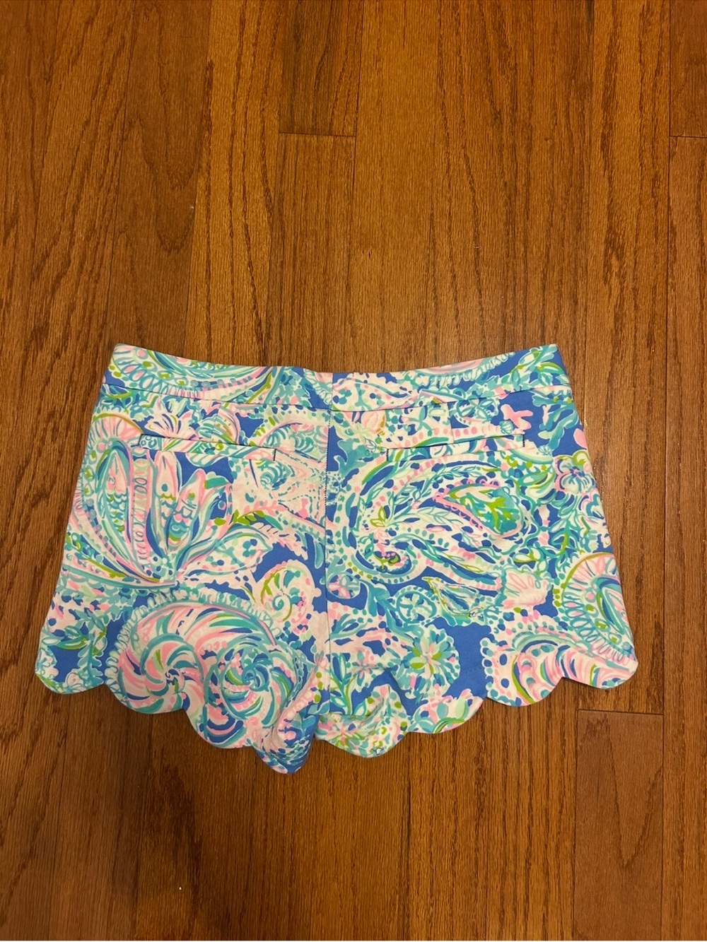 Lilly Pulitzer Scallop Hem Paisley Shorts Size 8 - Picture 8 of 8